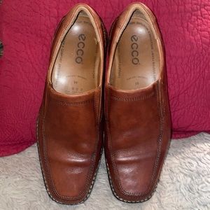 Ecco Leather Loafer.